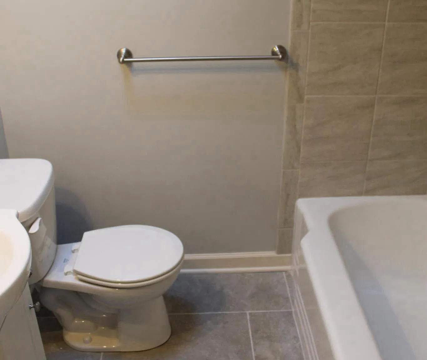 3 bed, 1024 sqft, $2,050 — Photo 2