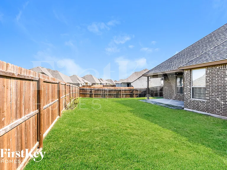 293 Arbury Dr — Photo 15