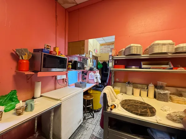 1309 Summit Avenue image 8 of 31