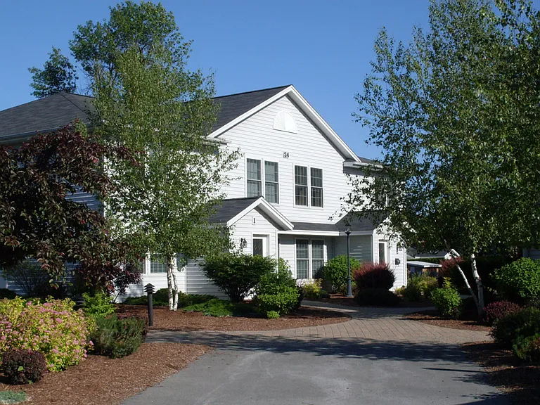 30 Glen Dr #4 — Photo 3