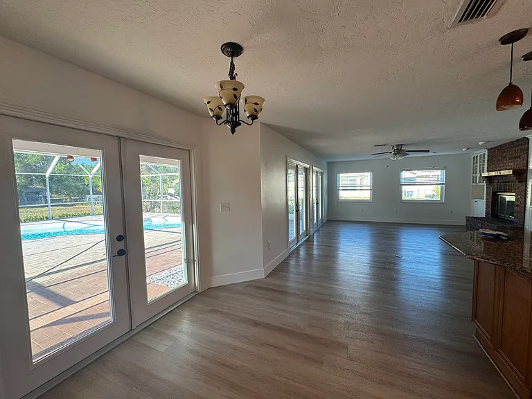 601 Shetland Cir — Photo 8