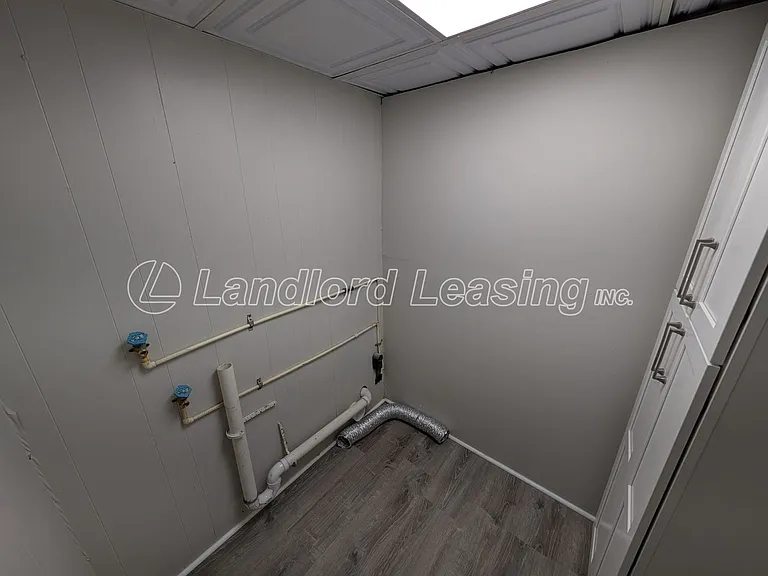 566 Jackson St — Photo 16