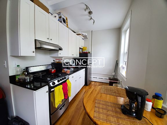 4th image of 96 Willow St APT 2