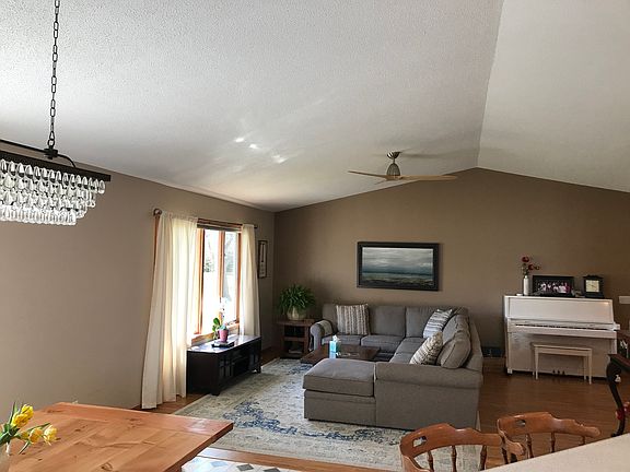 5th image of 1110 Skyline Dr