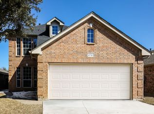 2721 Lynx Ln, Fort Worth, TX 76244