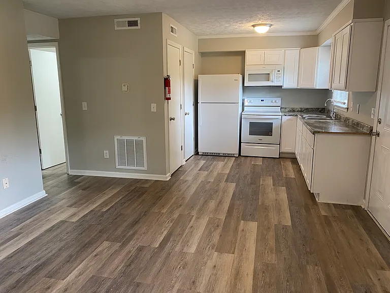 400 College Place Ave #E3 — Photo 1