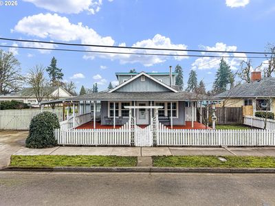 808 N 10th St, Cottage grove, OR, 97424