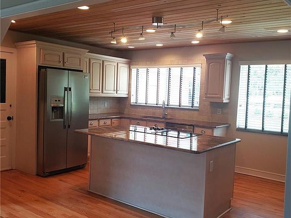 2nd image of 1443 Sandra Dr