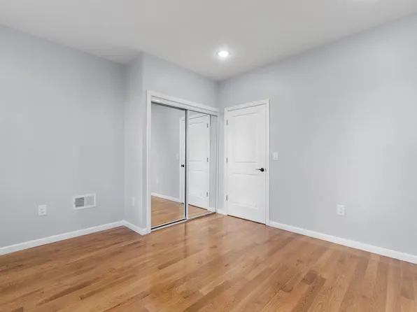 170 West 10th Street image 9 of 19