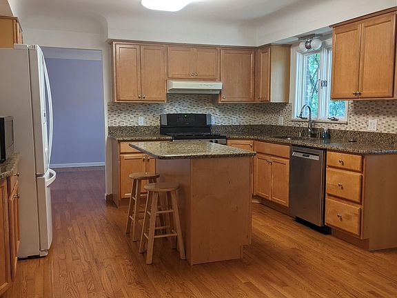 3rd image of 5838 Dunmore Dr