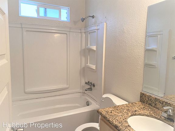 5th image of 612 Iris Dr