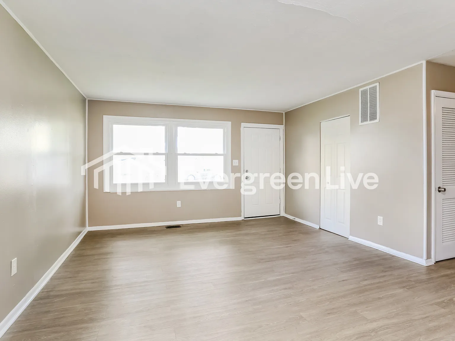 4 bed, 1.0 bath, 1480 sqft, $1,695 — Photo 3