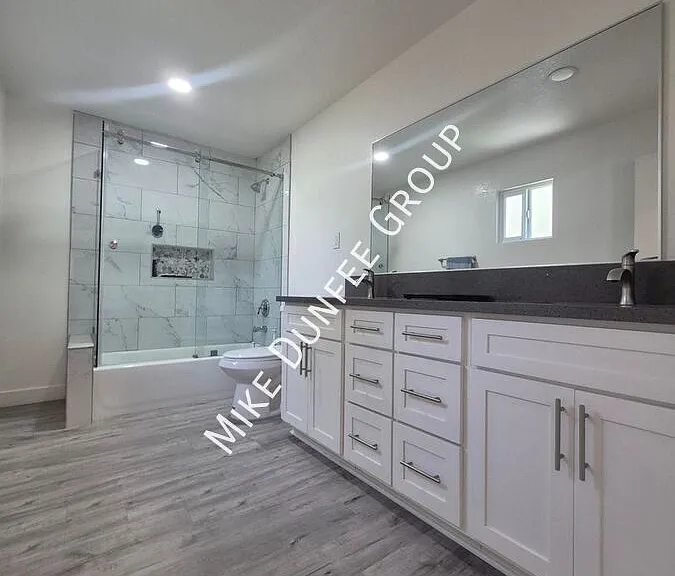 927 Freeman Ave — Photo 5