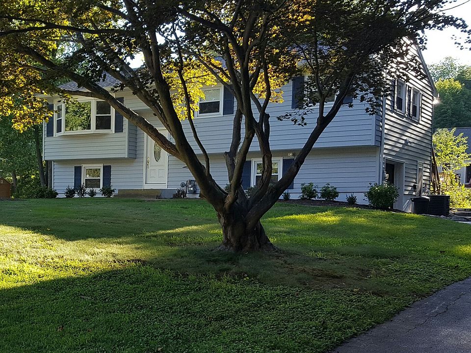 1st image of 17 Brookhill Dr