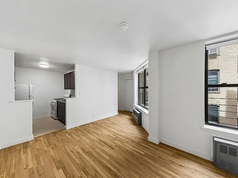 324 Powers Ave #4C — Photo 1