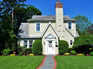 162 Meadbrook Rd, Garden City, NY 11530