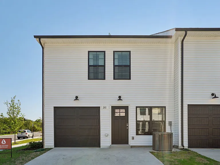 Legends Townhomes — Photo 15