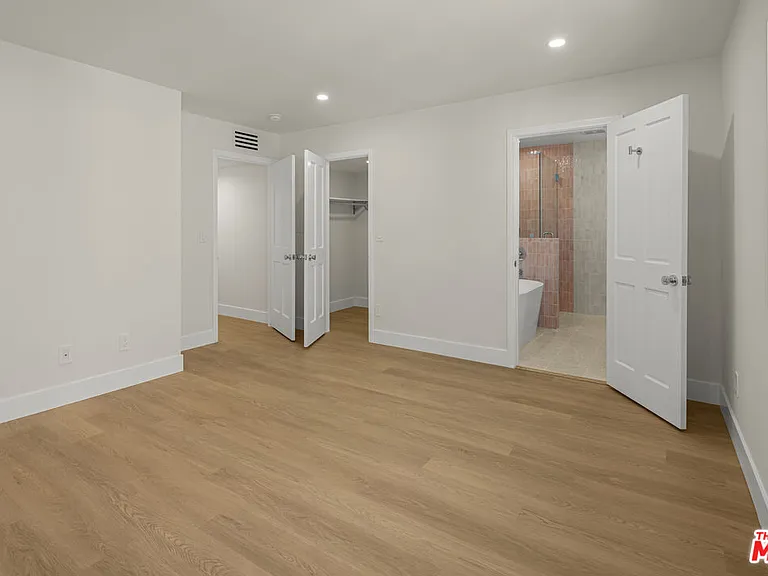 11759 Gateway Blvd — Photo 29