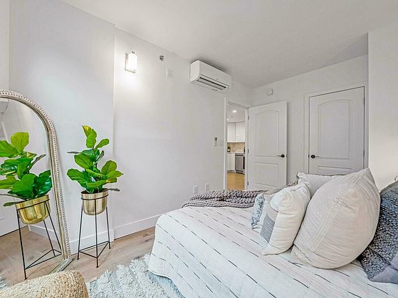 4th image of 52-16 Roosevelt Ave #4C