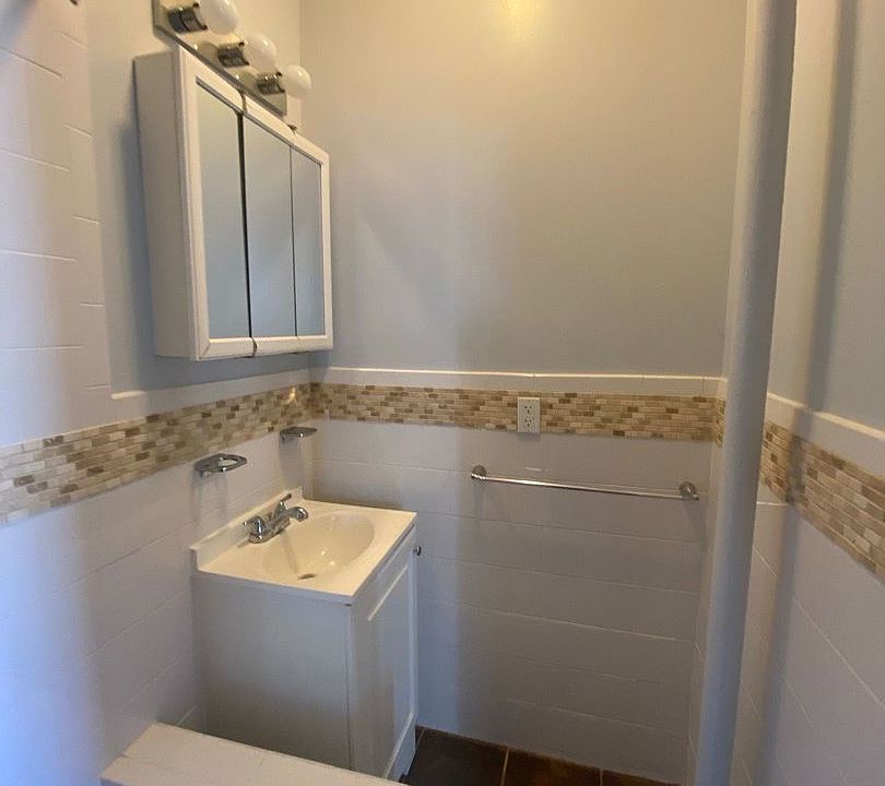2nd image of 119 60th St APT 8