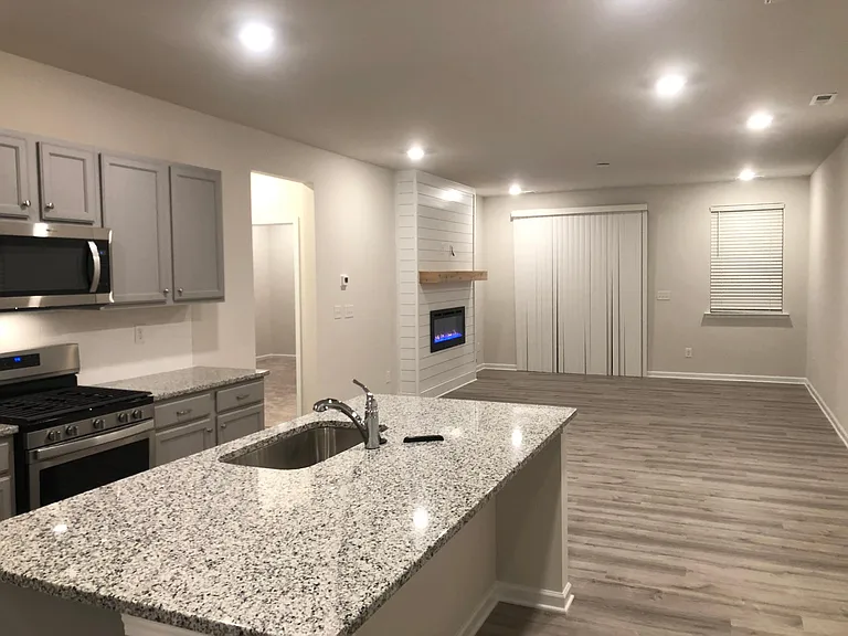 1020 Maylen Trce — Photo 17