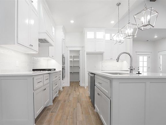 4th image of 12601 Samara Dr