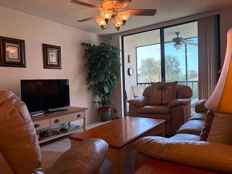 1324 Pasadena Ave S #206 — Photo 8