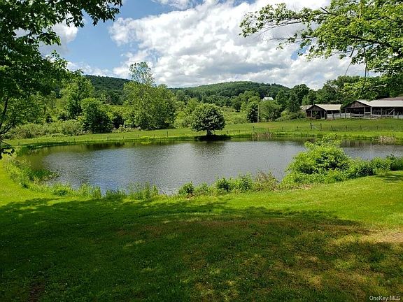 4th image of 429 Peters Rd