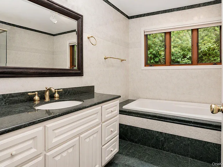 4 Pinewood Cir — Photo 15