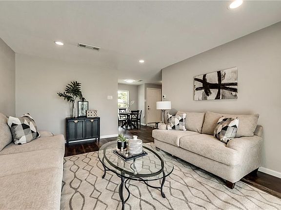 3rd image of 1502 Shorecrest Dr
