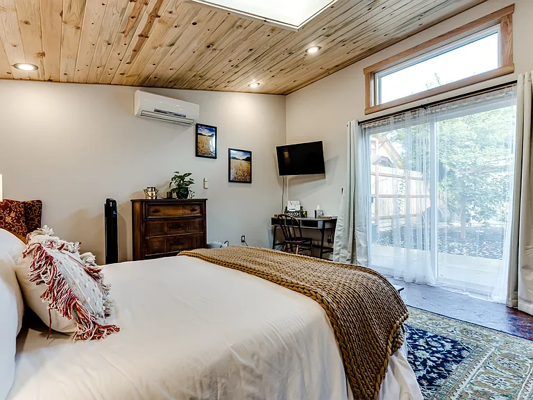 104 Holeman Ave — Photo 49