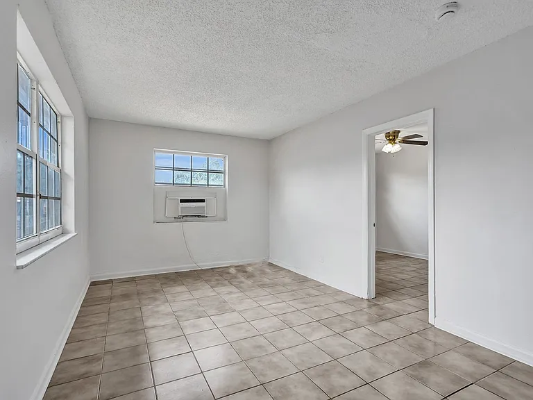 2525 Superior St — Photo 8