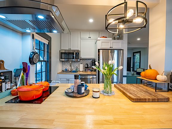 5th image of 105 Court St #105