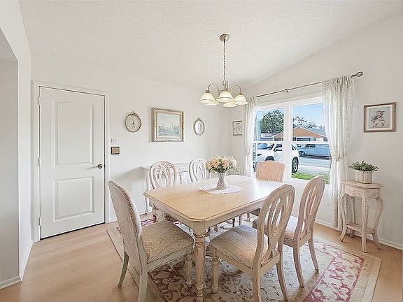3rd image of 17 Seaview Ave