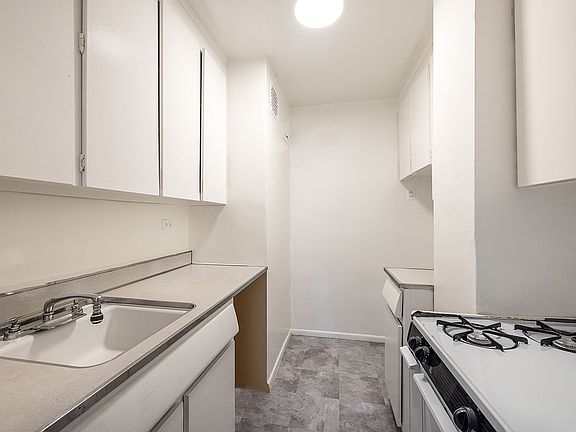 3rd image of 240 E 76th St APT 8N