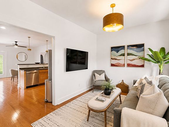 2nd image of 2366 Zermatt Ave