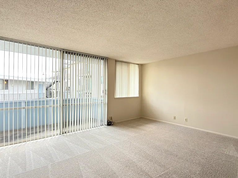 Excelsior Court — Photo 4