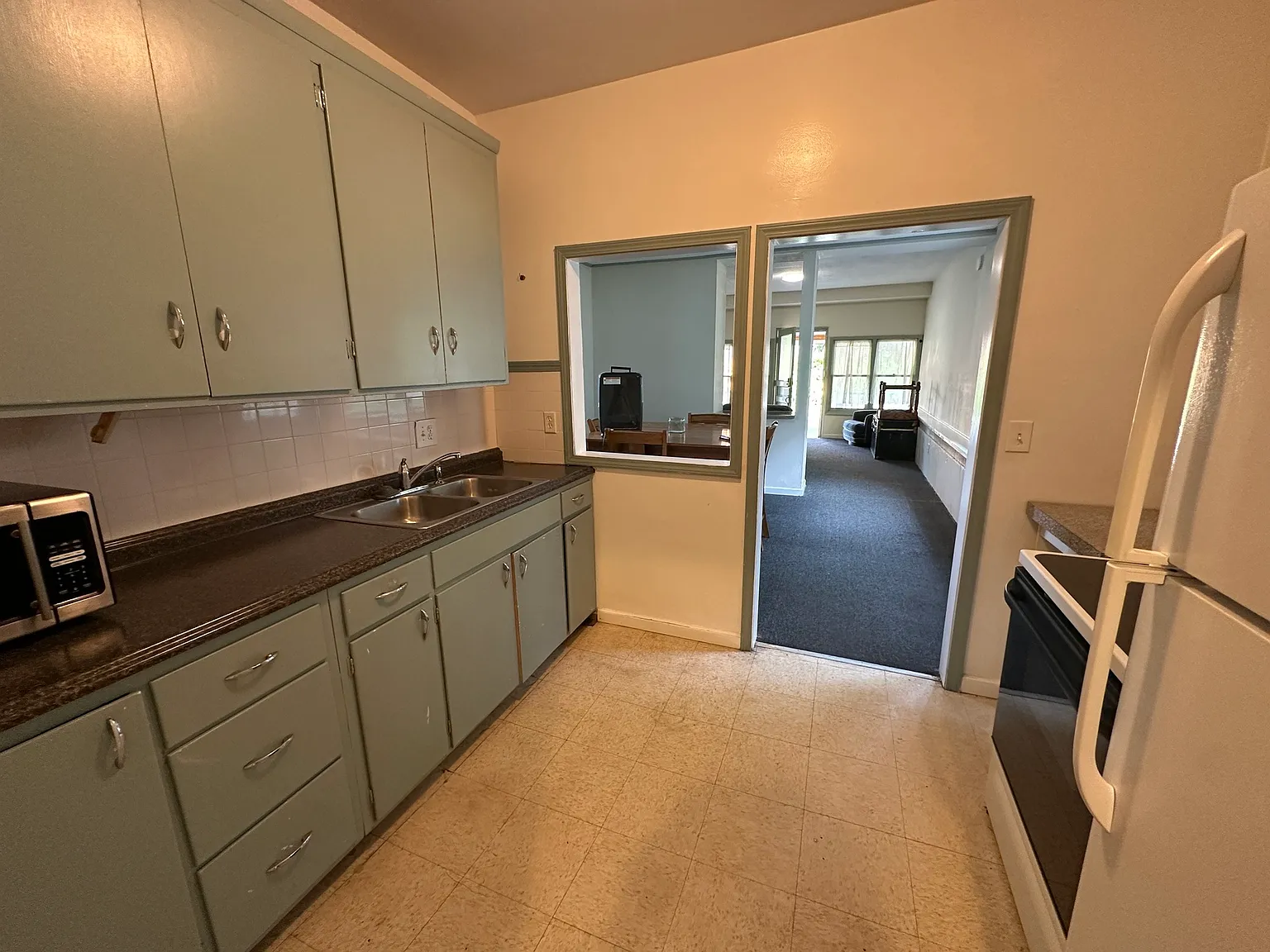 6 bedroom house for 27/28 School Year — Photo 1