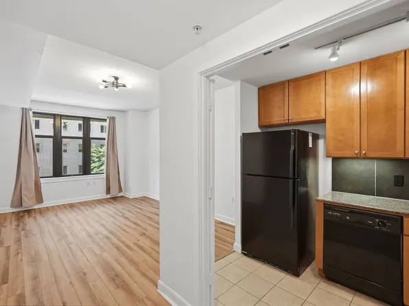400 Massachusetts Ave NW APT 302, Washington, DC 20001