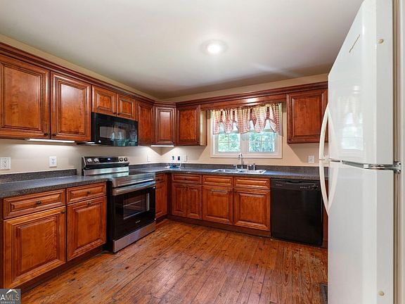 4th image of 846 Hall Station Rd