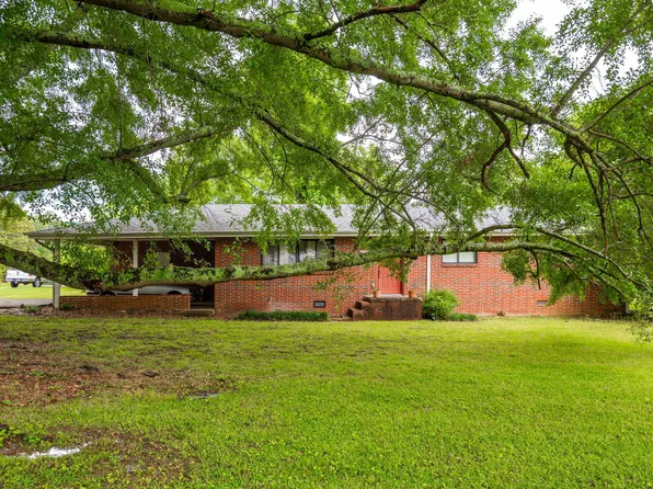 108 Valley Dr, Trenton, GA 30752