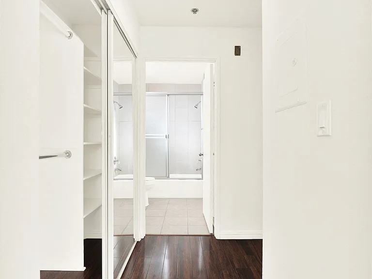 Peach Tree Court Apartments — Photo 18