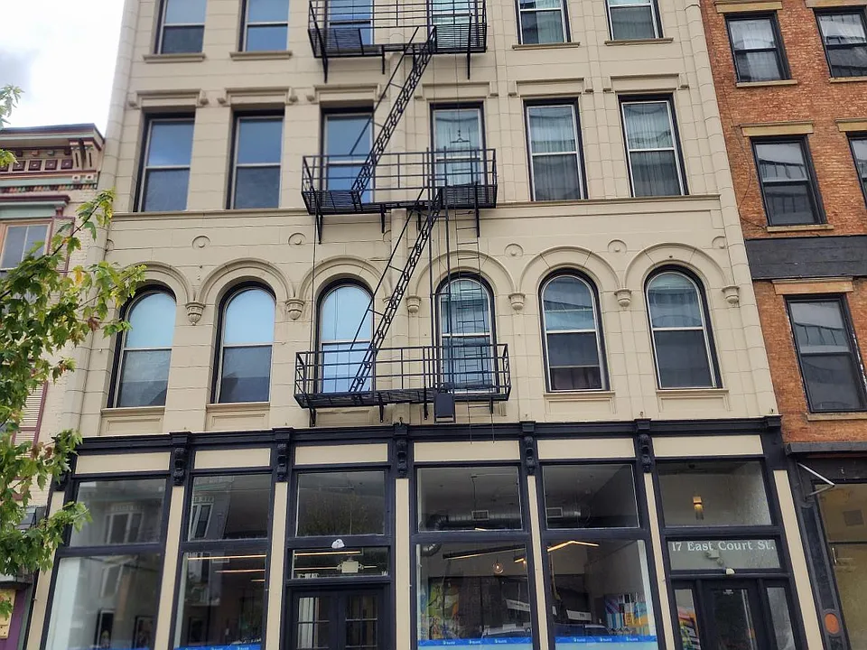 17 E Court St