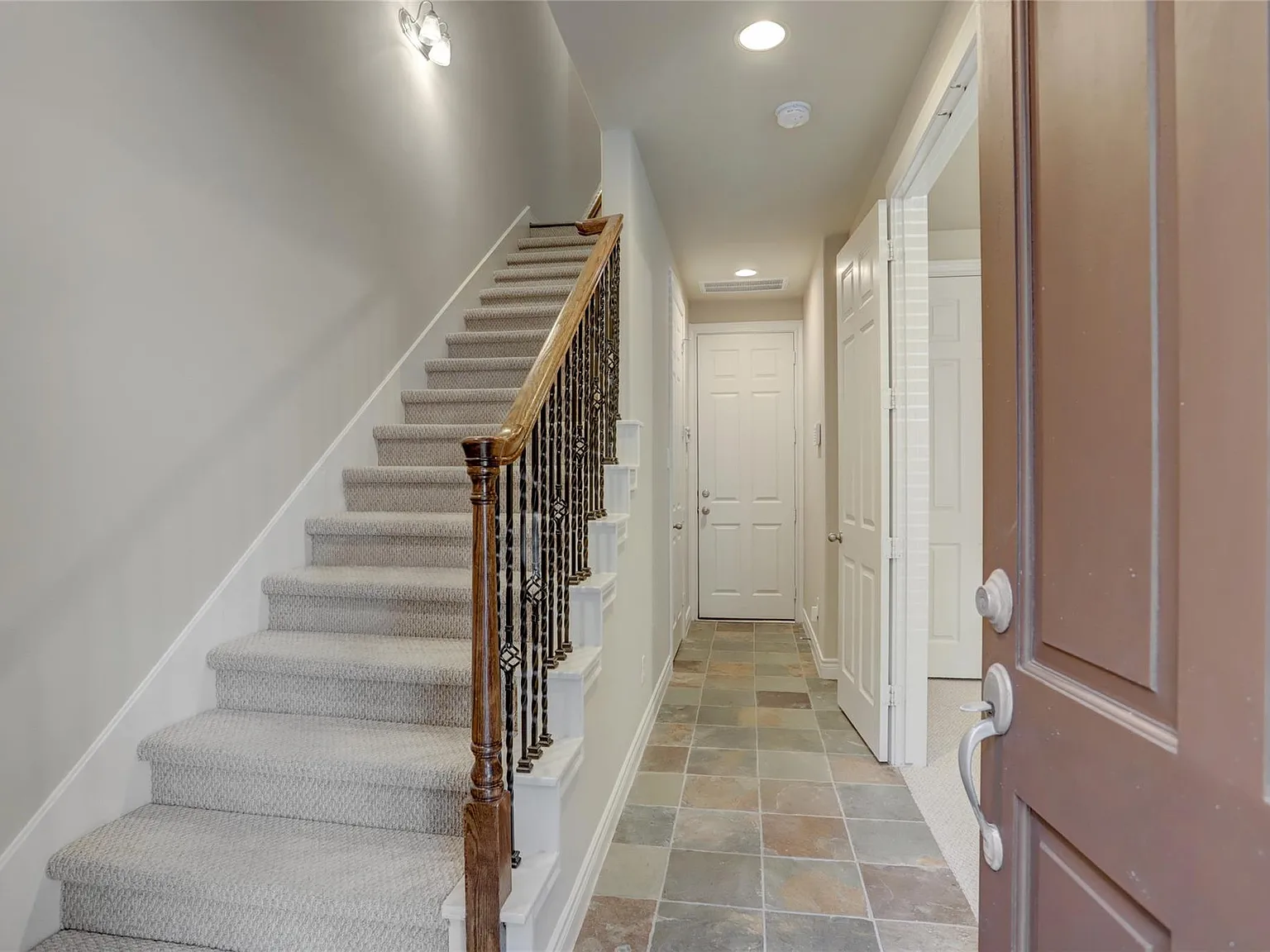 3 bed, 3.5 bath, 2464 sqft, $2,700 — Photo 3
