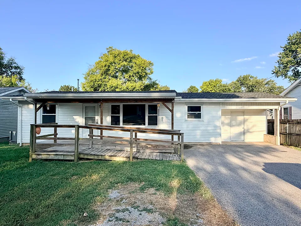105 S Iris Dr