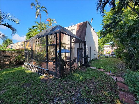 4th image of 306 Sunshine Dr