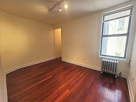 1st image of 406 W 44th St #X