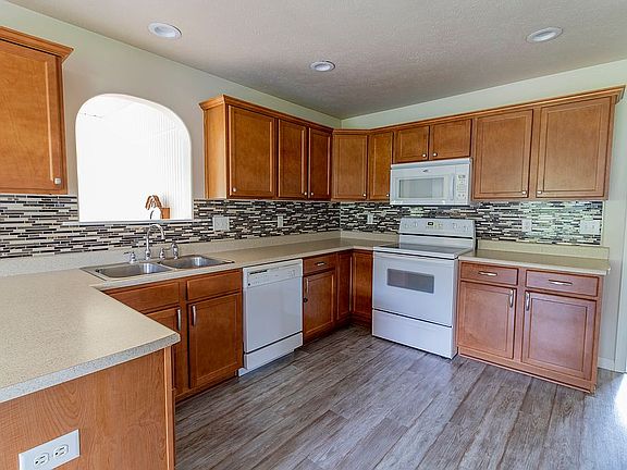 4th image of 20053 Amethyst Dr
