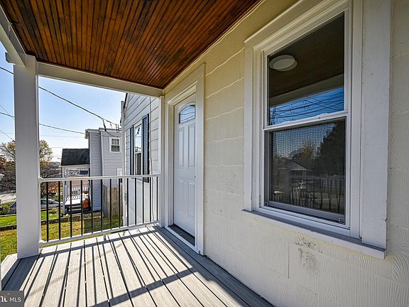 3rd image of 110 Larch Ave