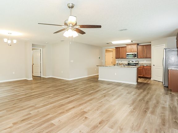 4th image of 12221 Glimmer Way
